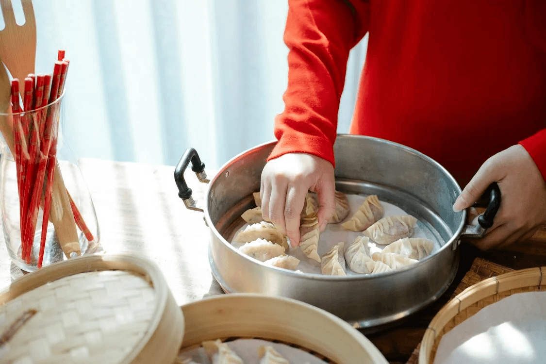 出门饺子回家面这个习俗，代表着什么含义？