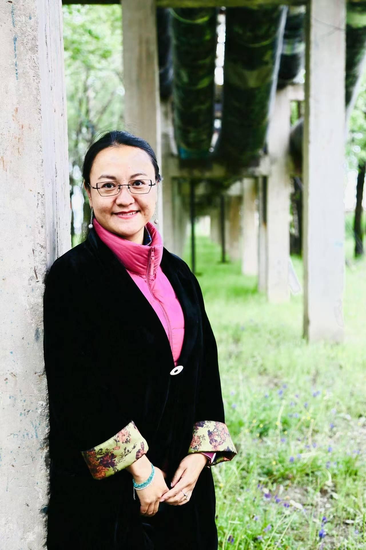 突破边界的诗意探寻：邦吉梅朵博士新书《诠释高原语义——当代藏族汉语诗歌论》出版