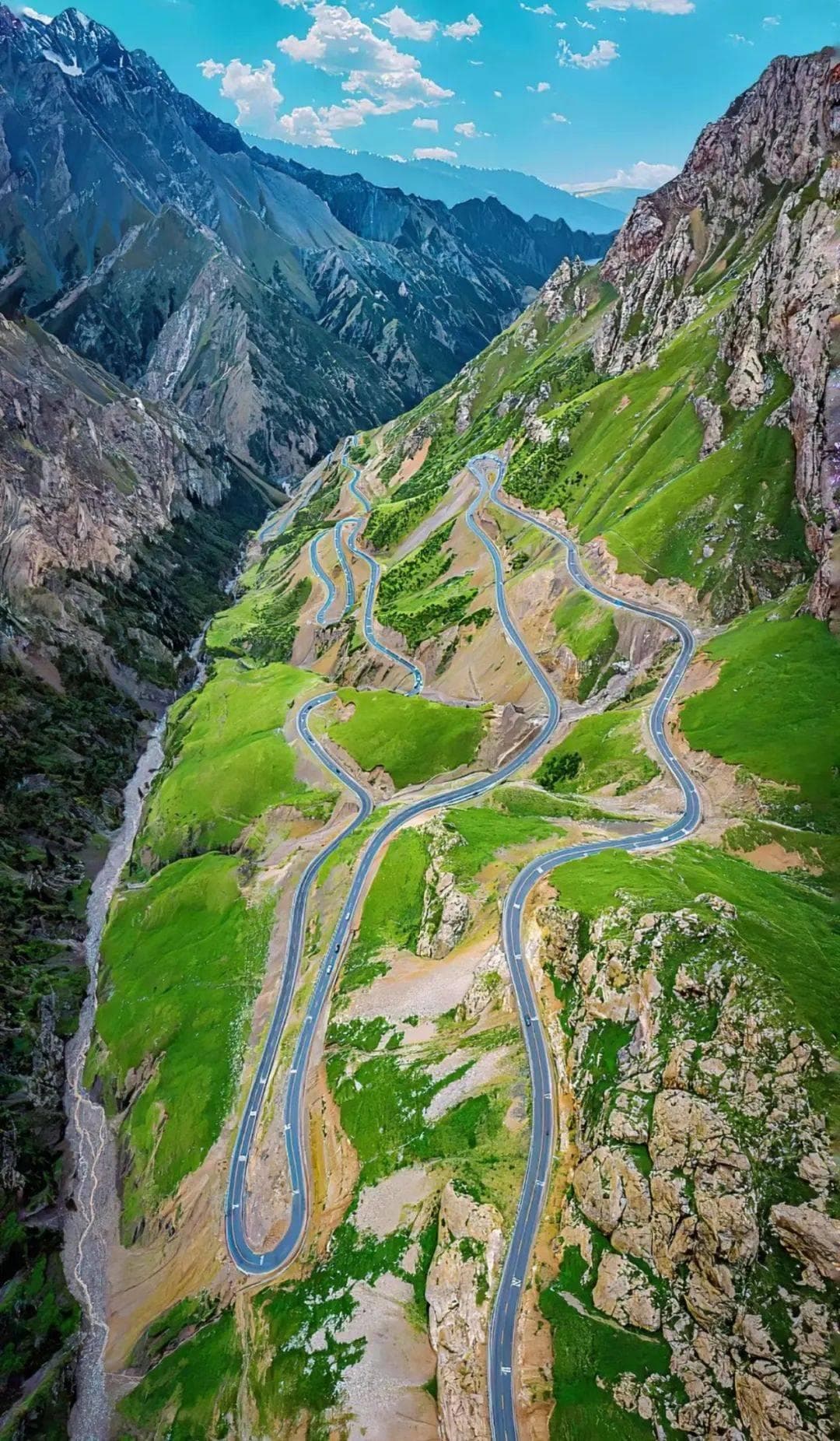 独库公路恢复通车，一起赴一场穿越天山的壮丽之旅