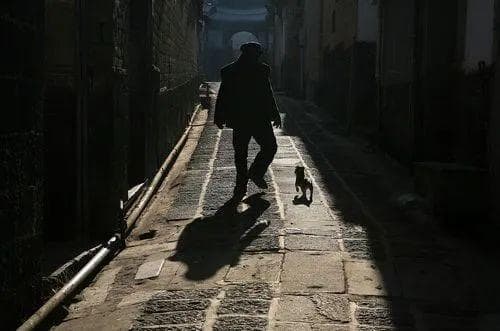 中国农村出现巨大问题：大批无人照顾的空巢老人生活艰难