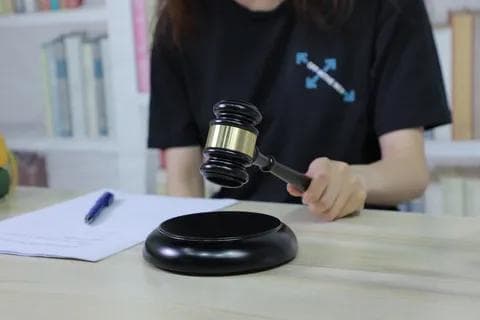 合同纠纷应对指南：8类关键证据与6大诉讼策略