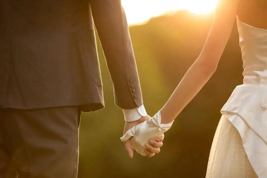 彩礼应该给谁？给女方父母还是给女方？