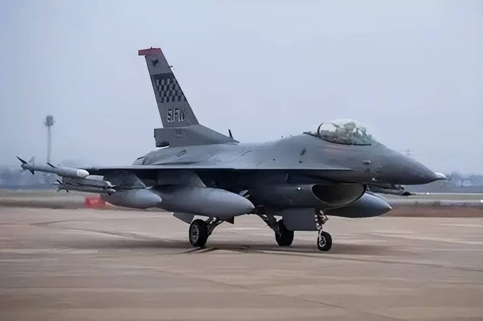 中美俄战机飞行1小时成本对比：F16要19万，苏27需37万，歼20多少