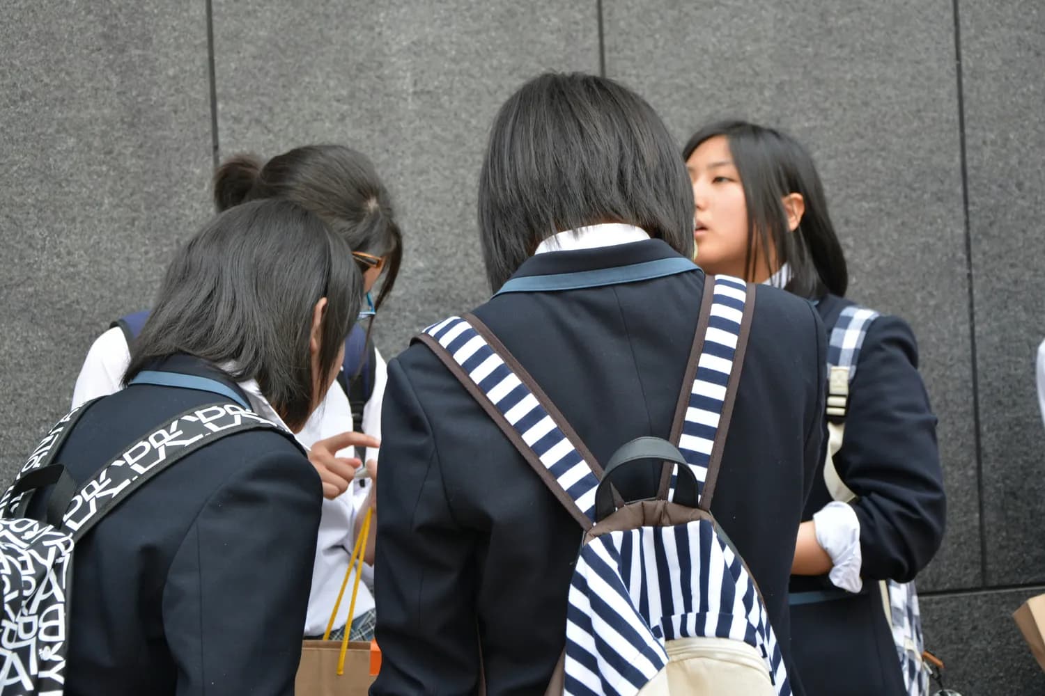 日本校园霸凌创历史新高：每天超1800起，近30万学生选择逃学