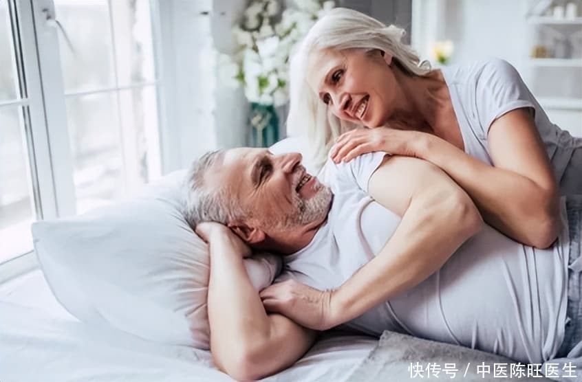 从生理到心理：解析老年人睡眠变化与分房睡原因