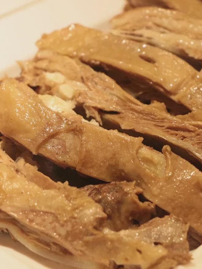 探索伊犁的美食宝藏：天山脚下的味蕾盛宴