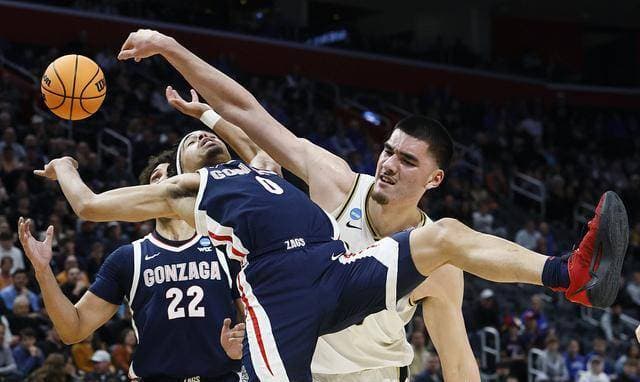 身高2米24的加拿大华裔扎克艾迪：NCAA表现抢眼，或成NBA新秀