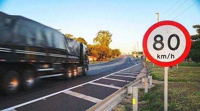 高速路段限速120，突然变成限速80，怎样处理才安全？知道少吃亏