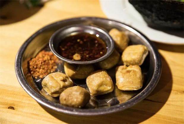 建水当地美食指南：从烧豆腐到烤鸭，品味滇南美食文化