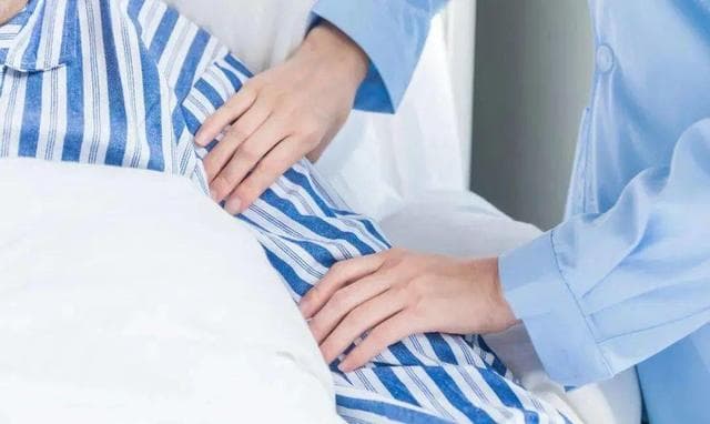 老年长期卧床者如何预防下肢静脉血栓？