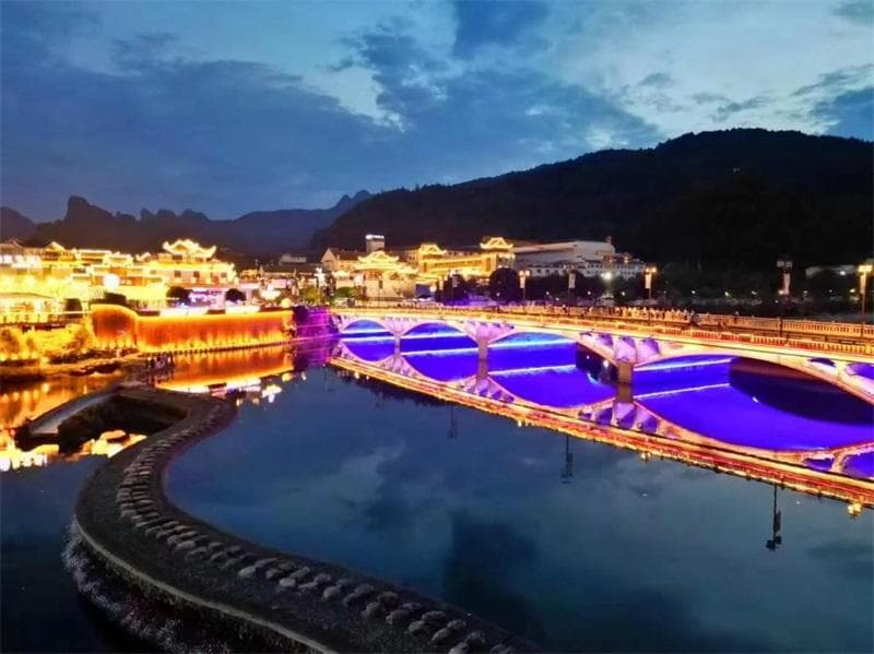 LED灯光亮化引领着现代照明的潮流