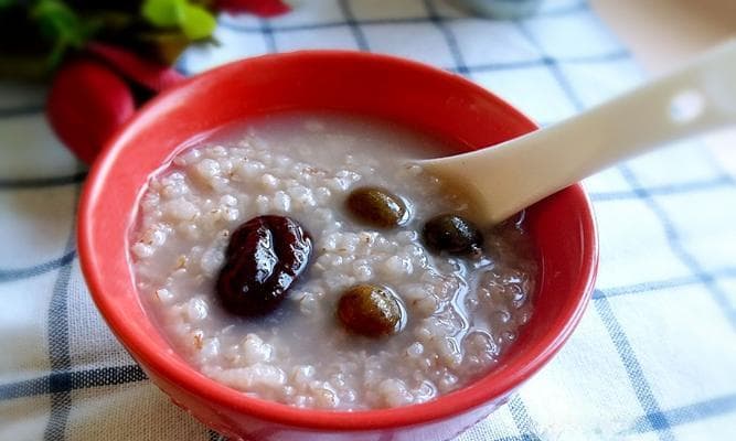 山药红枣大米粥：一道营养丰富、口感绵软的健康美食