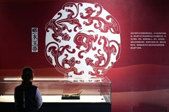 从文物看蛇的传统文化寓意