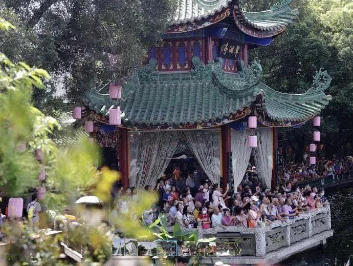 机票价格又“跳水”？有人一下省了5000多元！别急，还有“捡漏”机会→