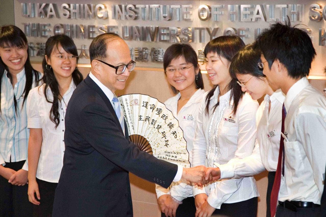 捐资200亿港元，李嘉诚基金会43年深耕教育医疗公益