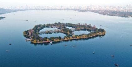 西湖：五湖三堤的自然画卷，十景文化的千年传承