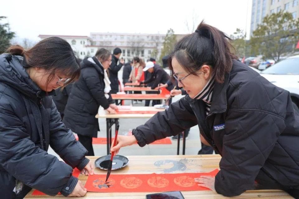 洛川县新春走基层：社区里的年味儿