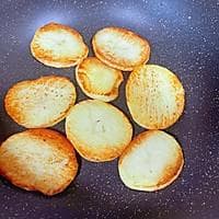 干锅土豆片：香辣可口的家常美味