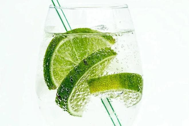 【科普营养】气泡水、苏打水、碳酸饮料、巴黎水...夏天喝水怎么选?