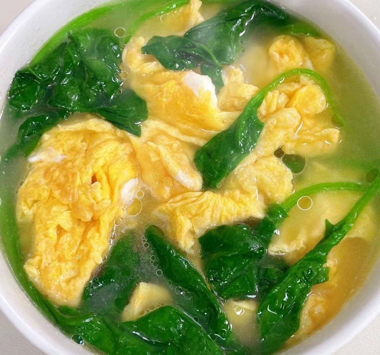 菠菜鸡蛋汤这样做最好喝，饭店级做法让鸡蛋不散花菠菜不发涩