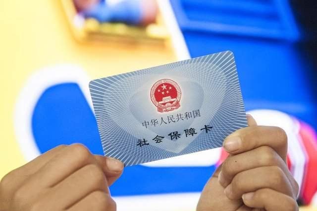 2025年养老金调整倒计时！这3类人钱袋要鼓，两种情形不参与