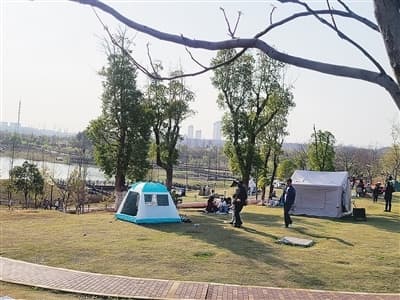 春日南昌市民热衷在郊野"微度假" 带动露营装备、食材等热销