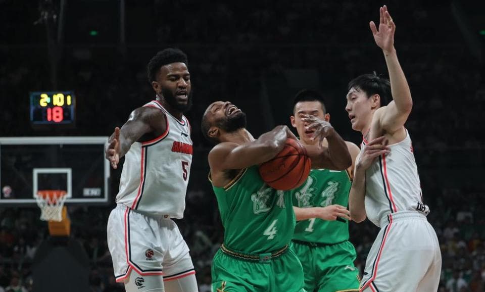 辽篮惨败广东44分！两大国手13中3，外援沦为摆设，杨鸣如何破局
