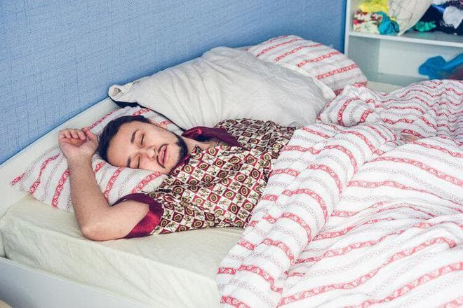 为什么说睡觉不能“脚朝西，头朝东”？是迷信还是有科学依据？