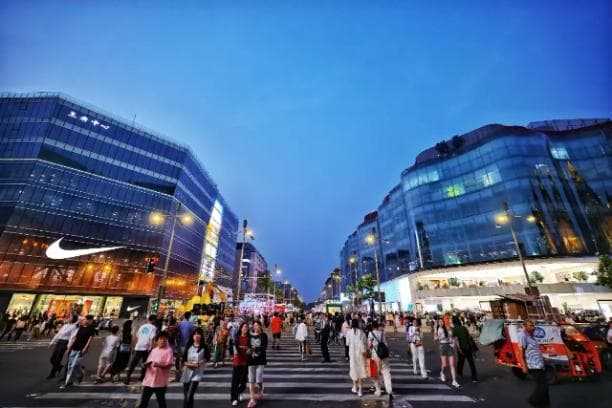 困在商场7楼的餐饮