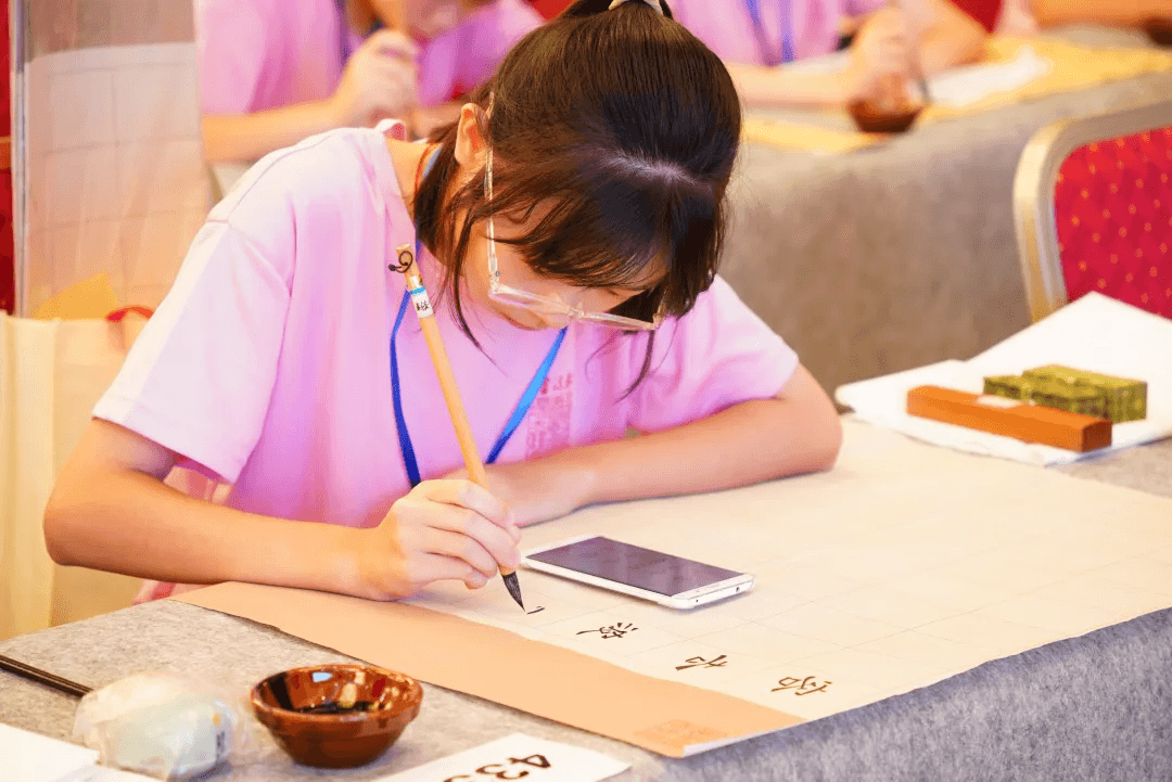 光明日报：中小学书法教育重技能更须重素质
