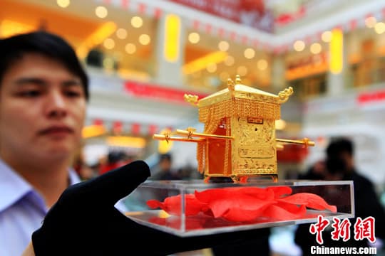 名牌珠宝的黄金报价依据是什么？如何判断其合理性？