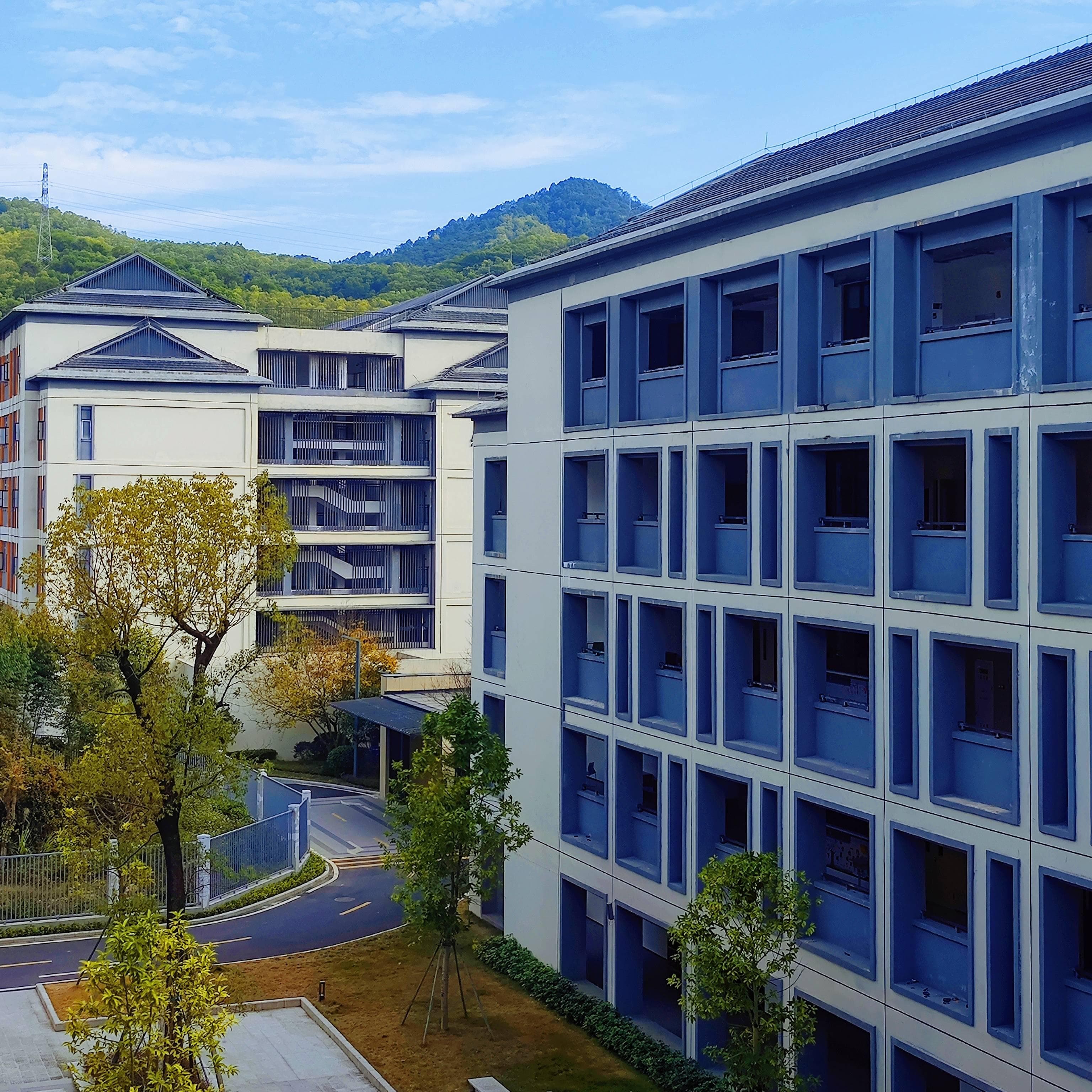 家校互动与合作：中考后选择私立高中的重要参考