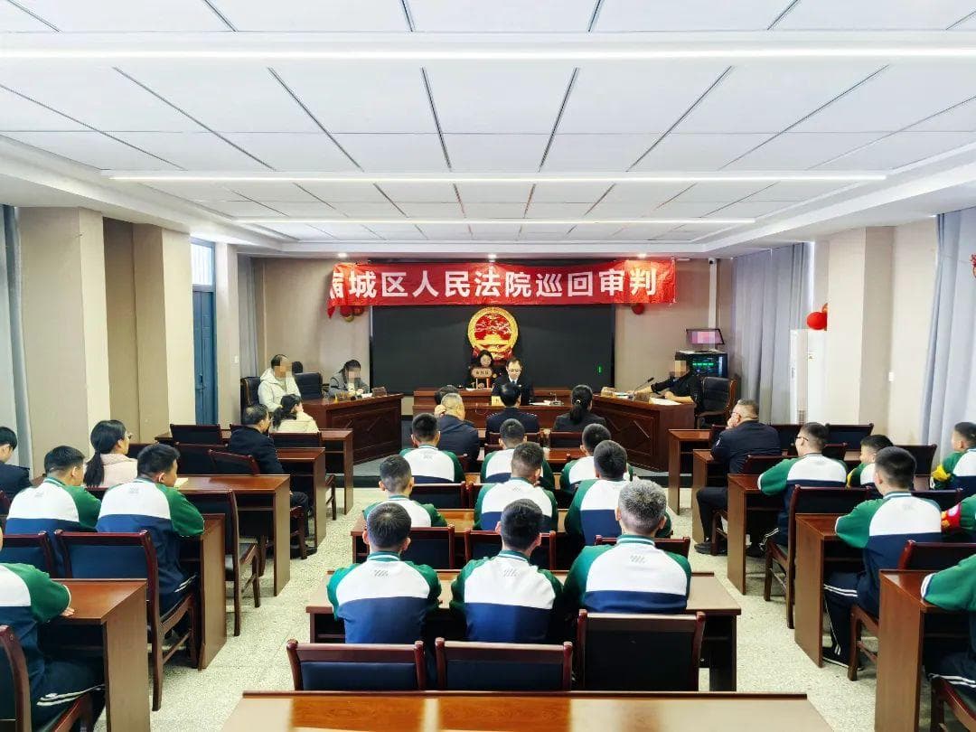 法律知识进校园，筑起“青春防护盾”