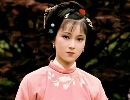 邢岫烟性格的多维解读