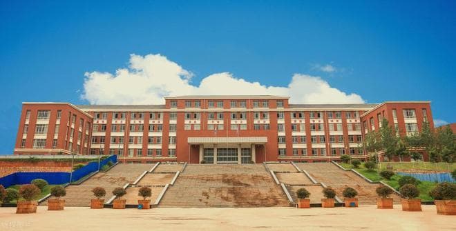 云南高校布局：91所院校近六成在昆明，高等教育资源如何优化？