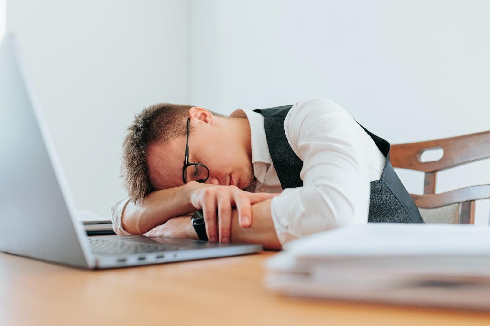 打盹的艺术与科学：如何科学小睡提升生活品质
