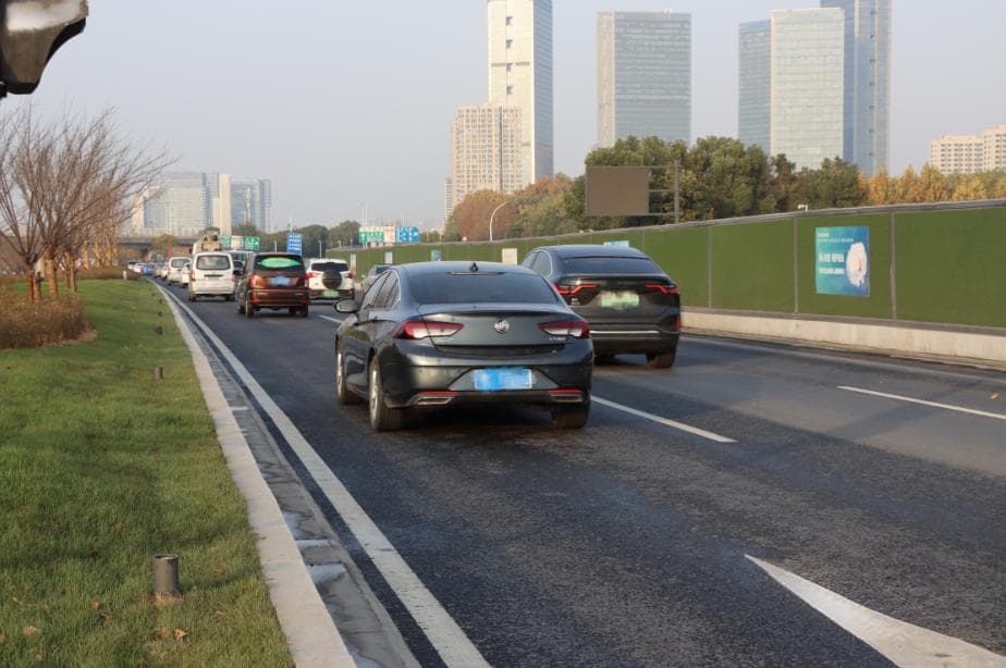 南京地铁9号线一期绿博园站主体完工 扬子江大道主路双线恢复通车