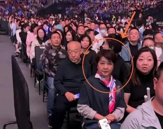 澳门演唱会：刀郎携徒徐子尧闪耀全场，云朵解约成往事