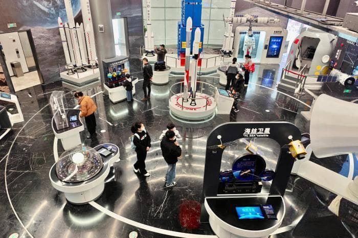 福州科技馆航天展：市民沉浸式探索太空奥秘