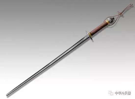 短小精悍的破甲刀，一把专门对付日本武士铠甲，一把专克西方锁子甲