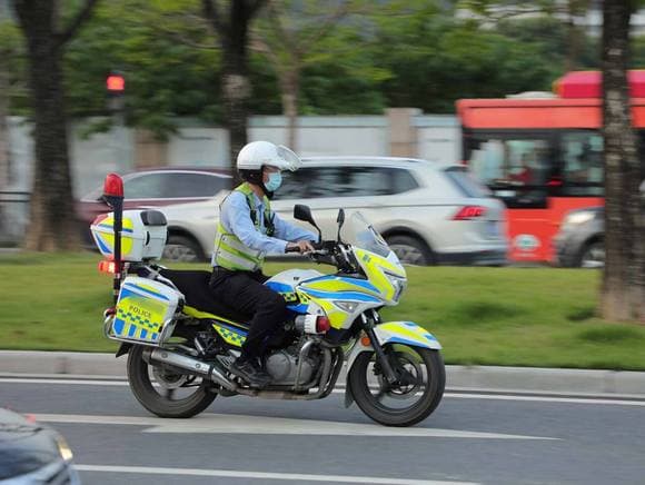 交警未穿警服能执法吗