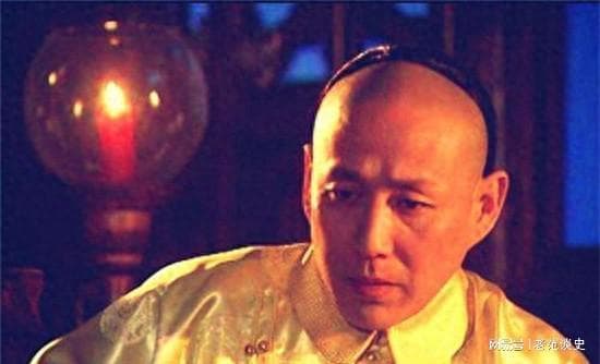 清朝的“金钱鼠尾”有多丑？丑到难以入眼，别被清宫剧给骗了