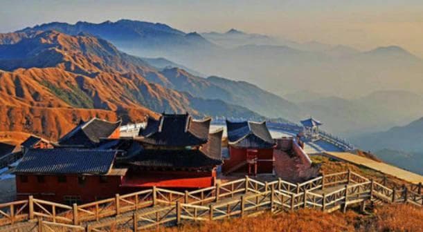 武功山旅游攻略：地理位置、门票价格及游览建议