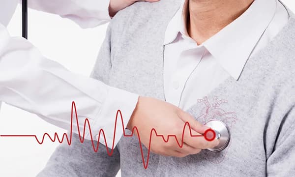心电图检查发现室性早搏，严重吗？需要治疗吗？