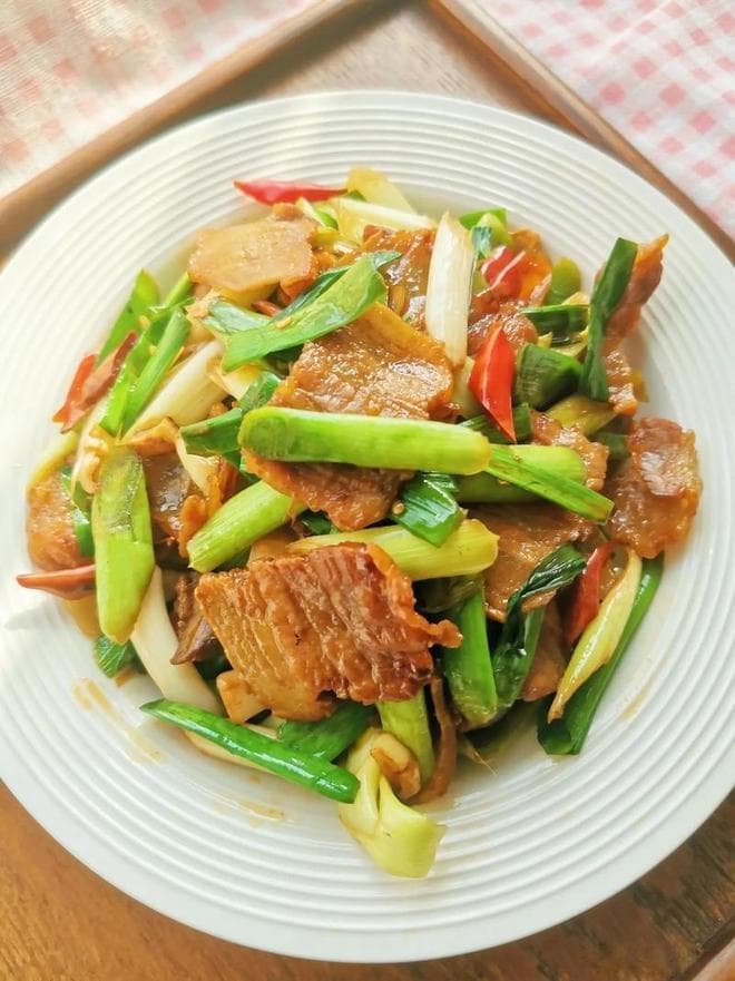 蒜苗炒肉的美味秘诀与家常做法
