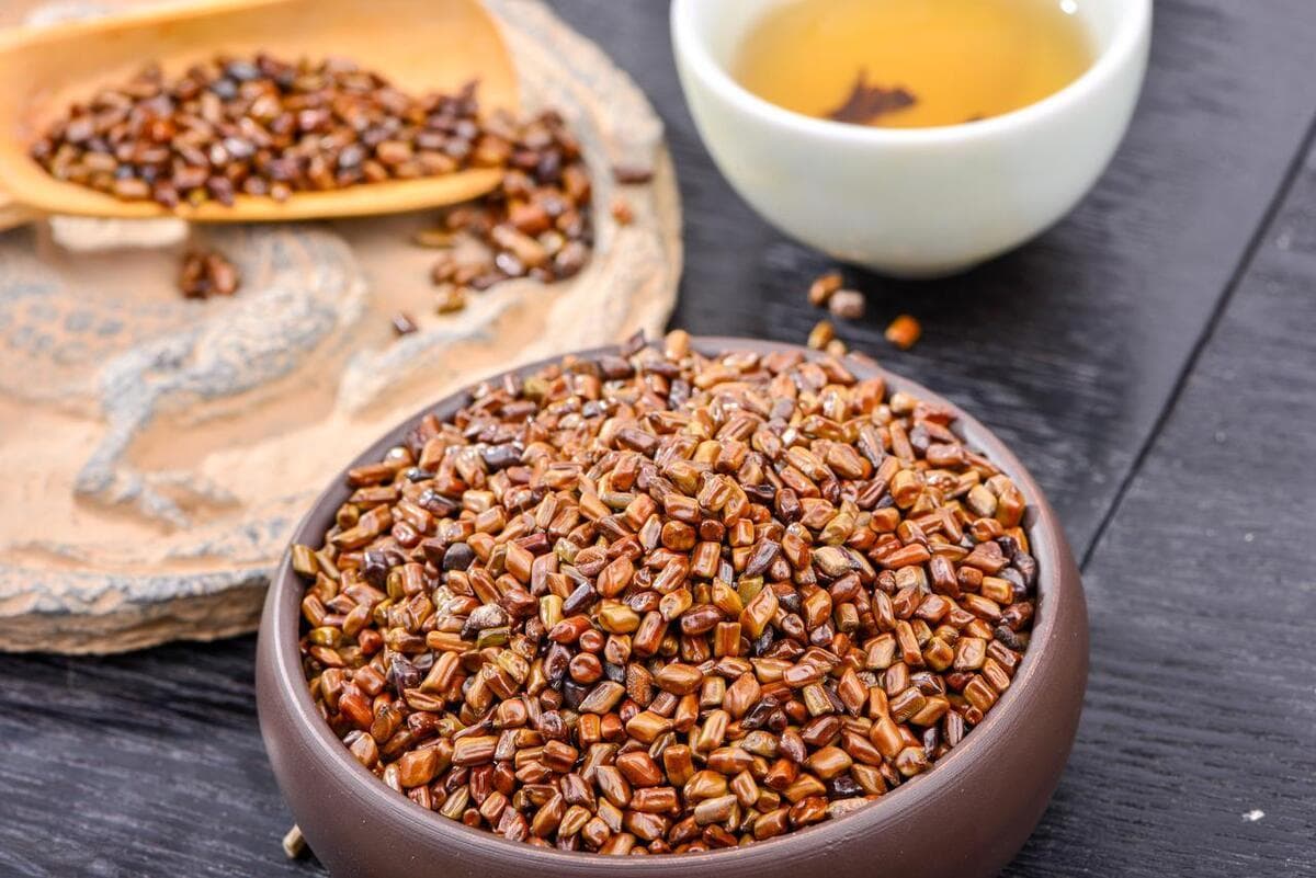 决明子功效与作用（决明子泡茶：明目清热，健康之道）