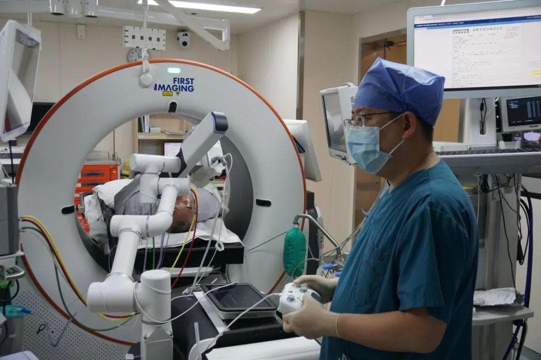 国产机器人导航系统助力，高危肺腺癌患者获微创治疗新选择