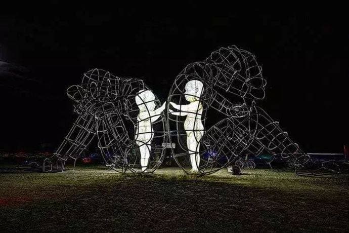 公共艺术，让孤独者在旅行中共享爱情