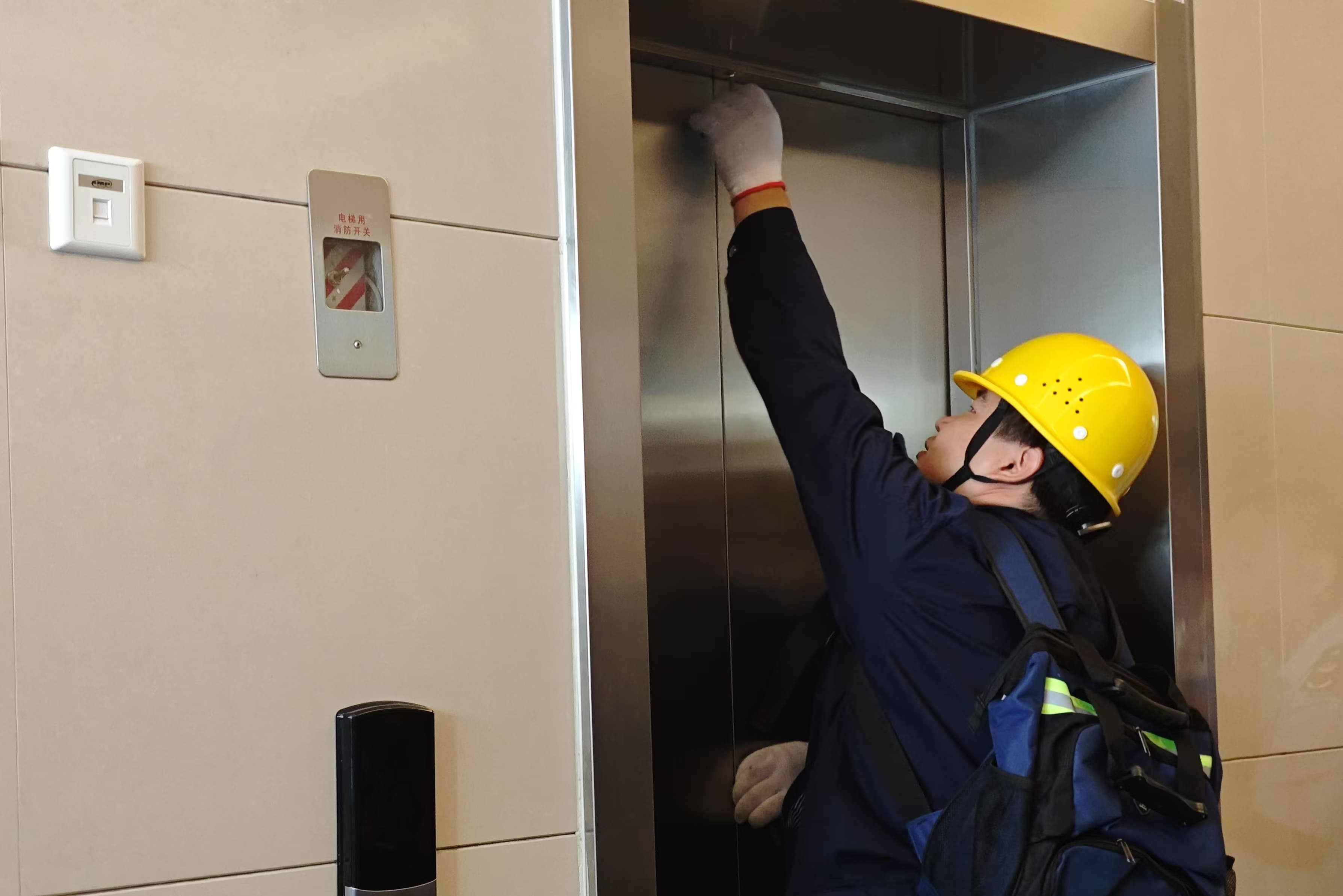 老旧电梯咋更换？郑州一老旧小区遭遇换梯难 | 老旧电梯焕新系列调查①