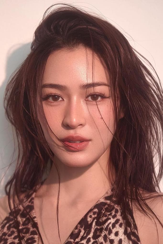 李嘉欣最新穿搭曝光：从贵妇风到减龄风的华丽转身